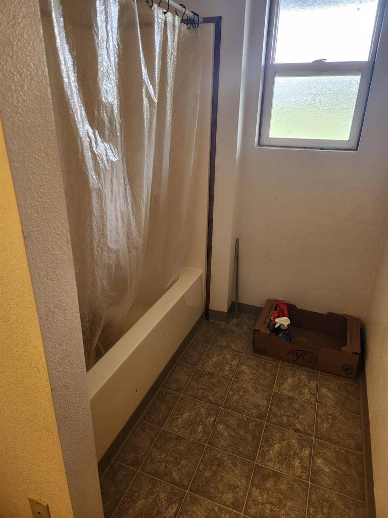 Large Room/w bathroom and Kitchen