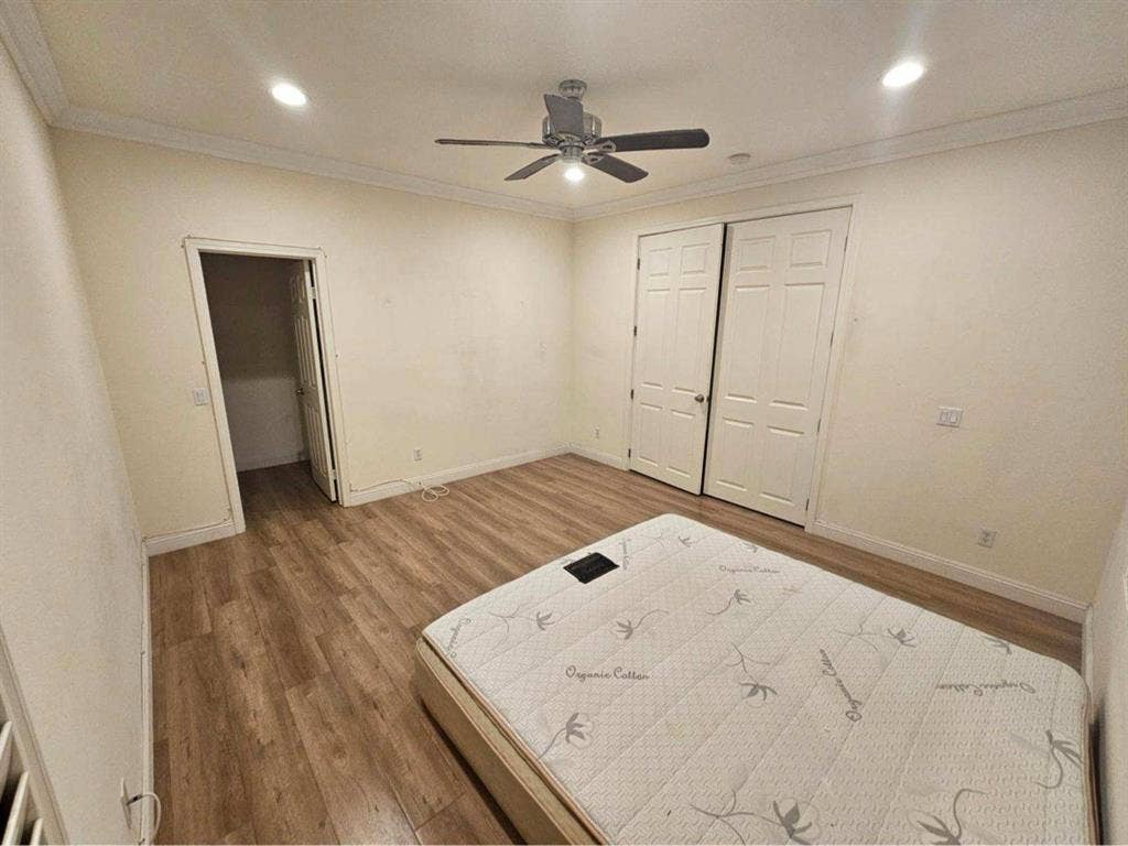 Large pretty 
priavte room for rent