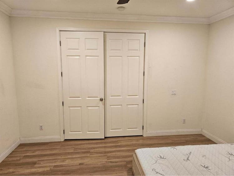 Large pretty 
priavte room for rent