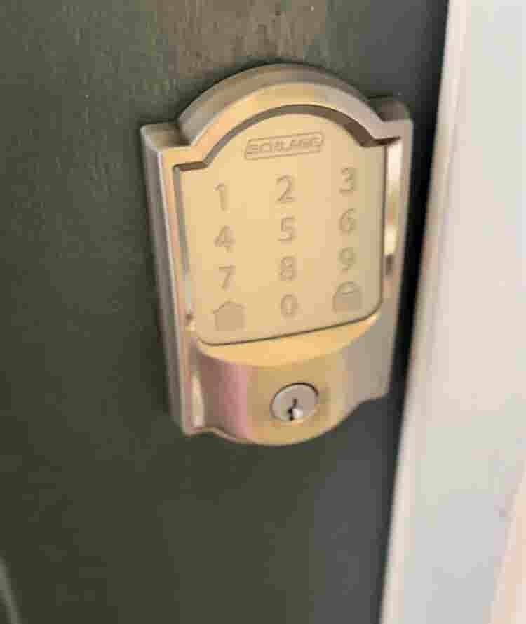 $ Room – Utilities & WiFi Incl