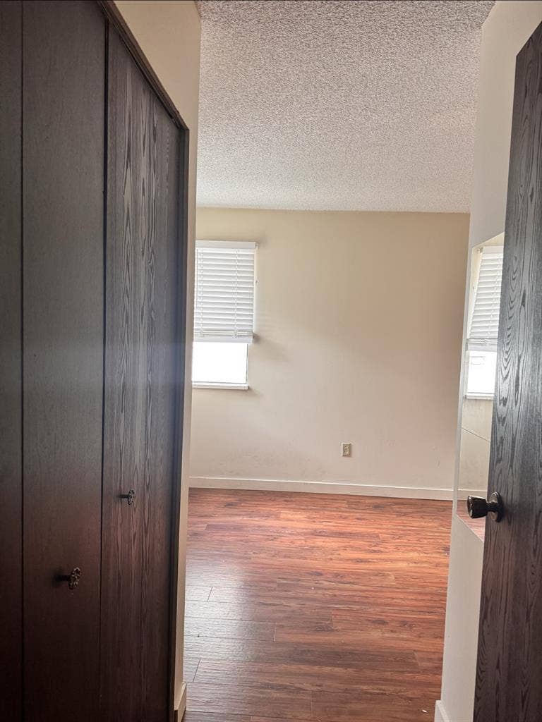 LOOKING FOR A ROOMMATE