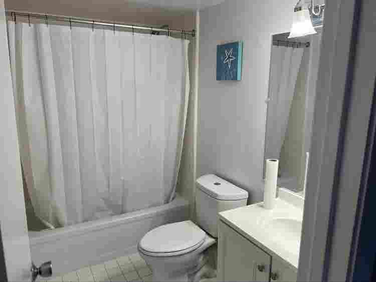Private Unfurn or Furn BR and Bath