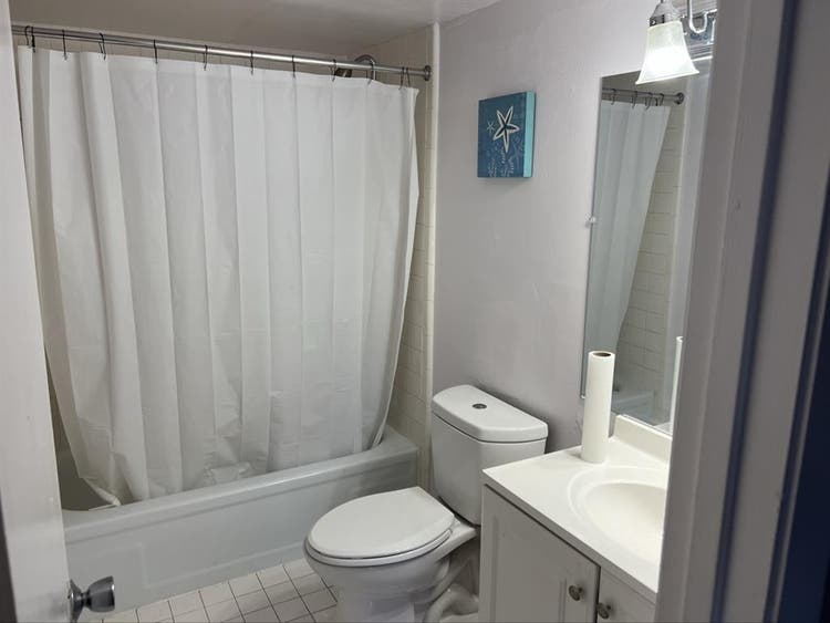 Private Unfurn or Furn BR and Bath