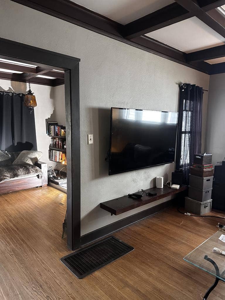 Craftsman home - bedroom for rent