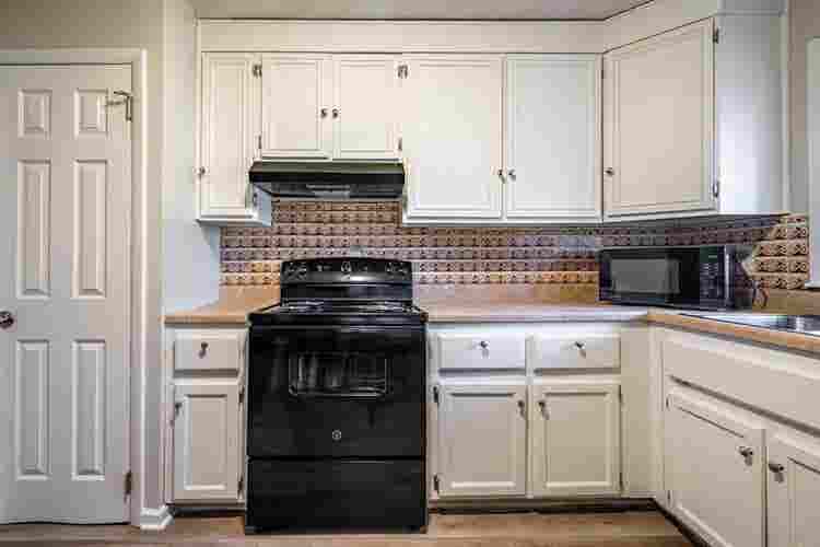 7 BR in Riverdale
