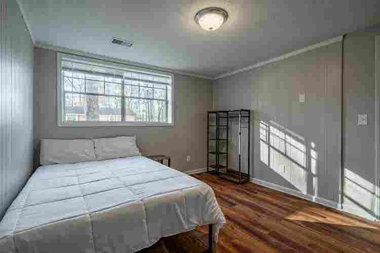 7 BR in Riverdale