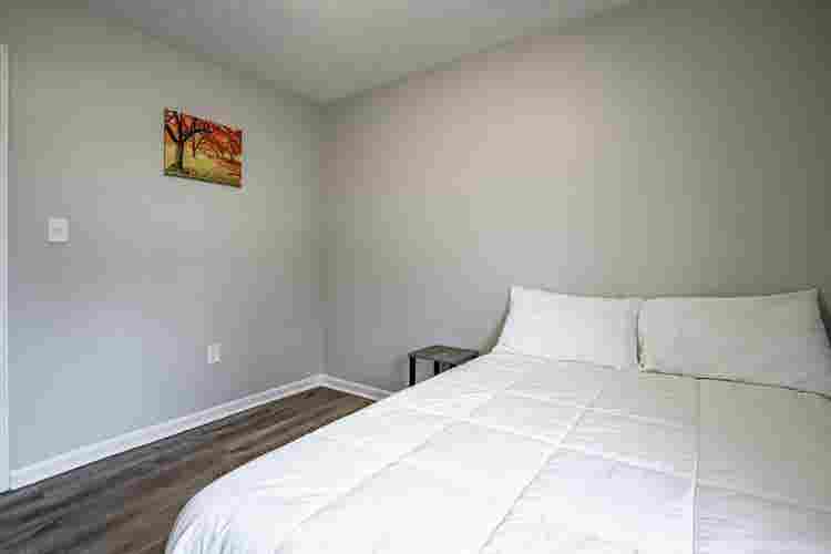 7 BR in Riverdale