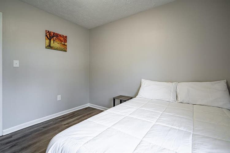 7 BR in Riverdale