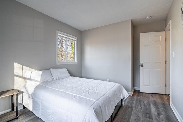 7 BR in Riverdale