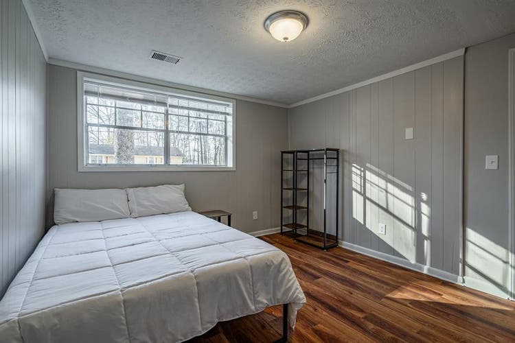 7 BR in Riverdale