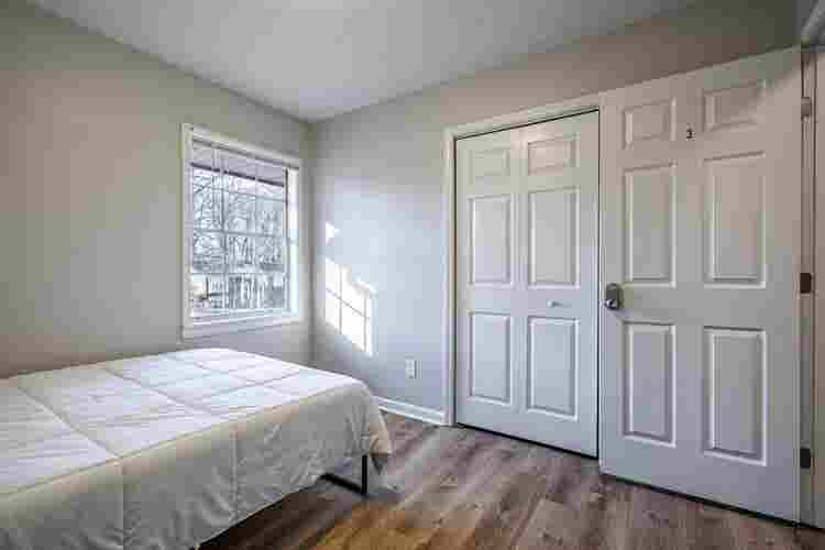 7 BR in Riverdale