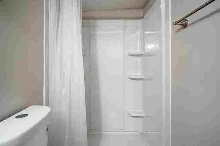 7 BR in Riverdale