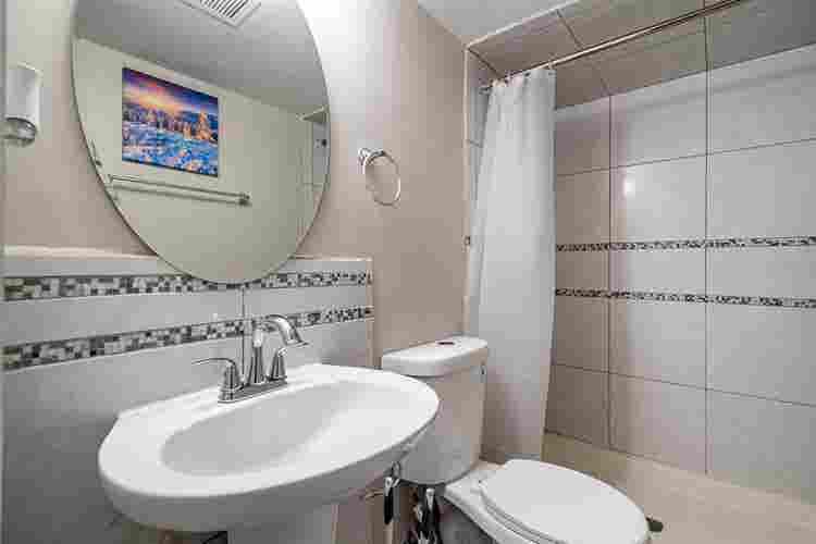 7 BR in Riverdale