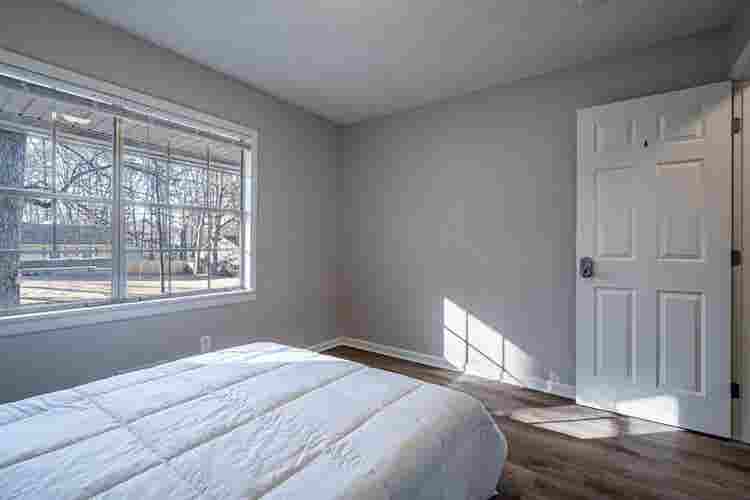 7 BR in Riverdale