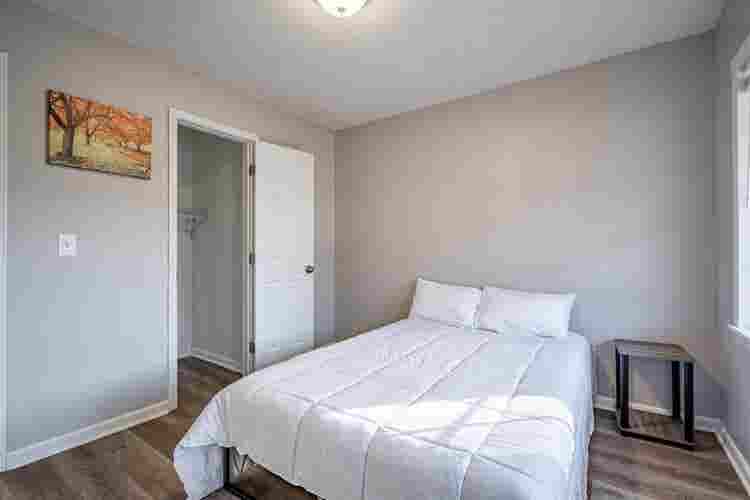 7 BR in Riverdale