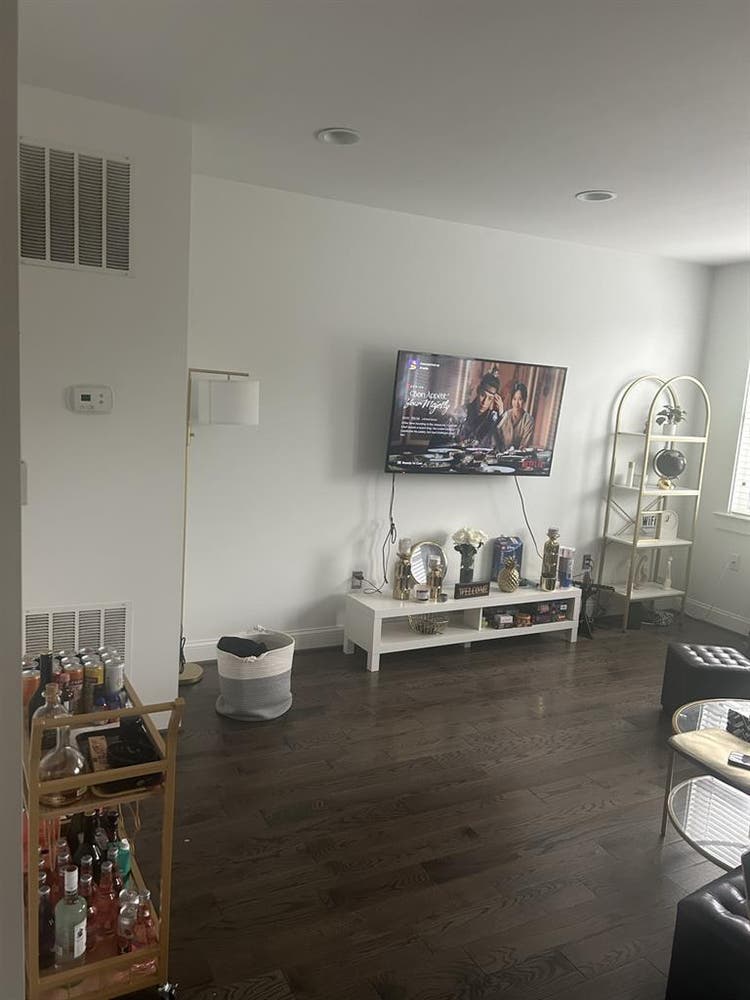 ROOMMATE WANTED