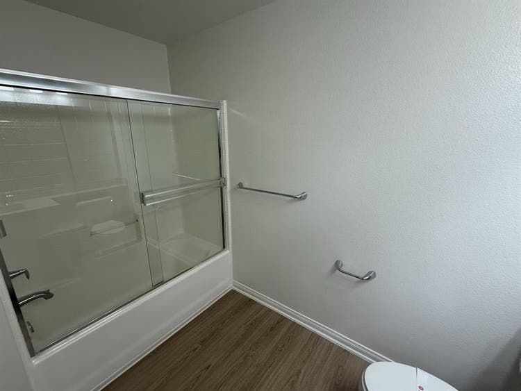Looking for a roommate!