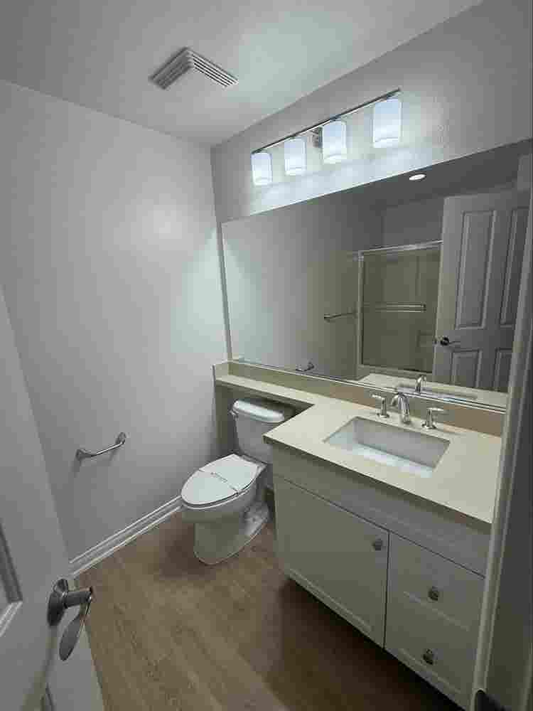 Looking for a roommate!
