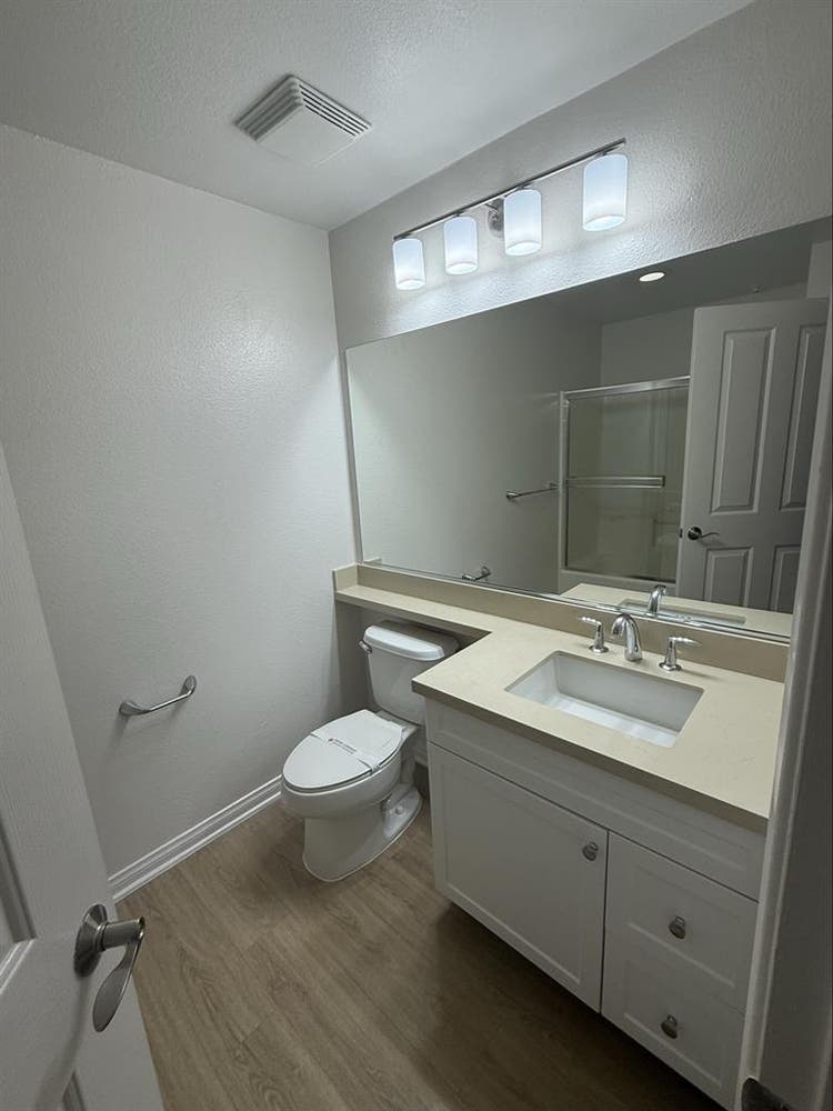 Looking for a roommate!