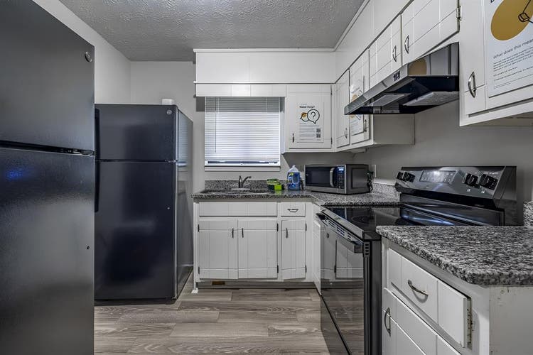 2 BR in Riverdale
