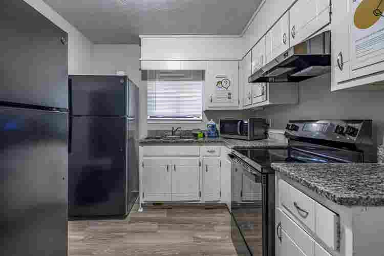 2 BR in Riverdale