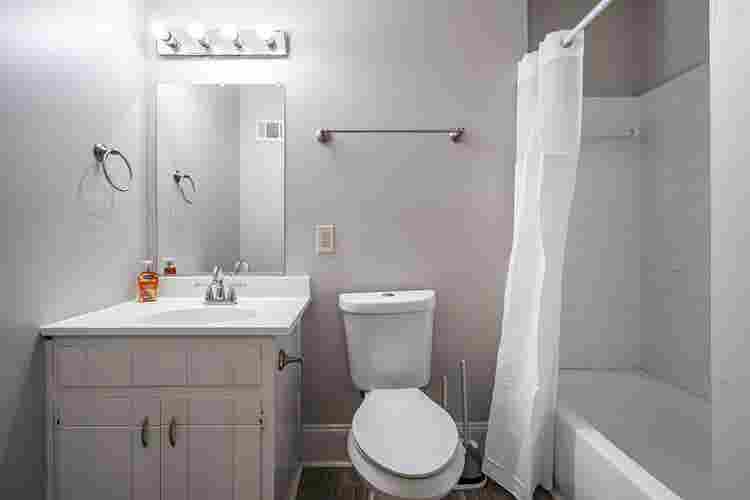 2 BR in Riverdale