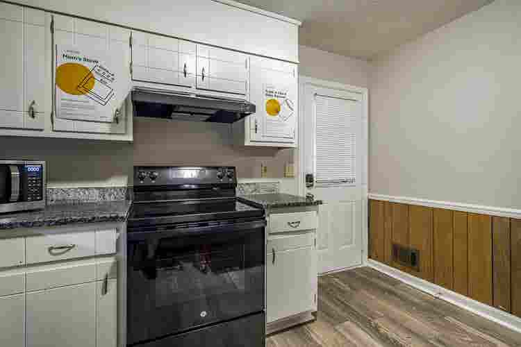 2 BR in Riverdale