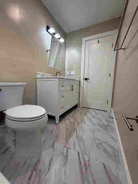 Room suite with bathroom for rent