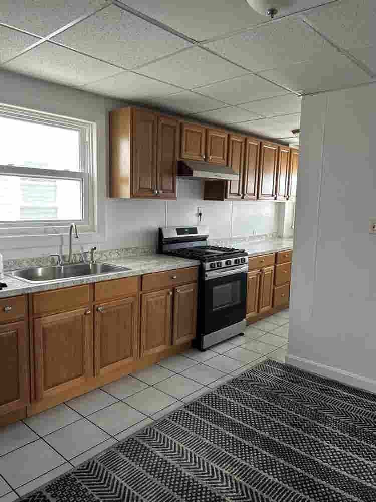 Hi room available for rent