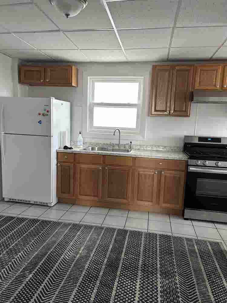 Hi room available for rent