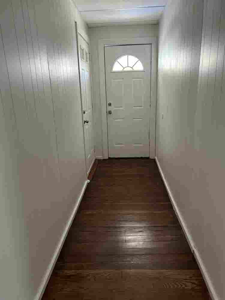Hi room available for rent
