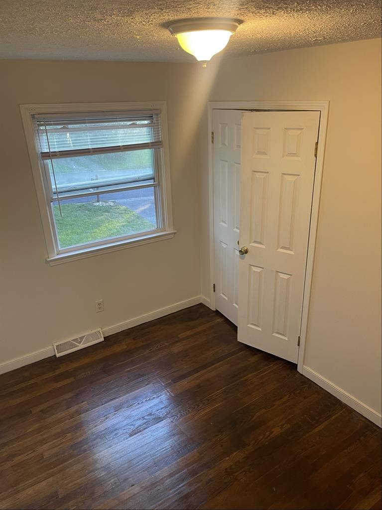 Big Room/Closets, large shared bath