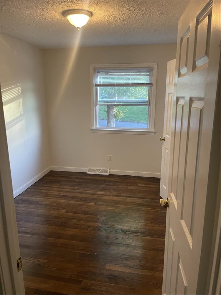 Big Room/Closets, large shared bath