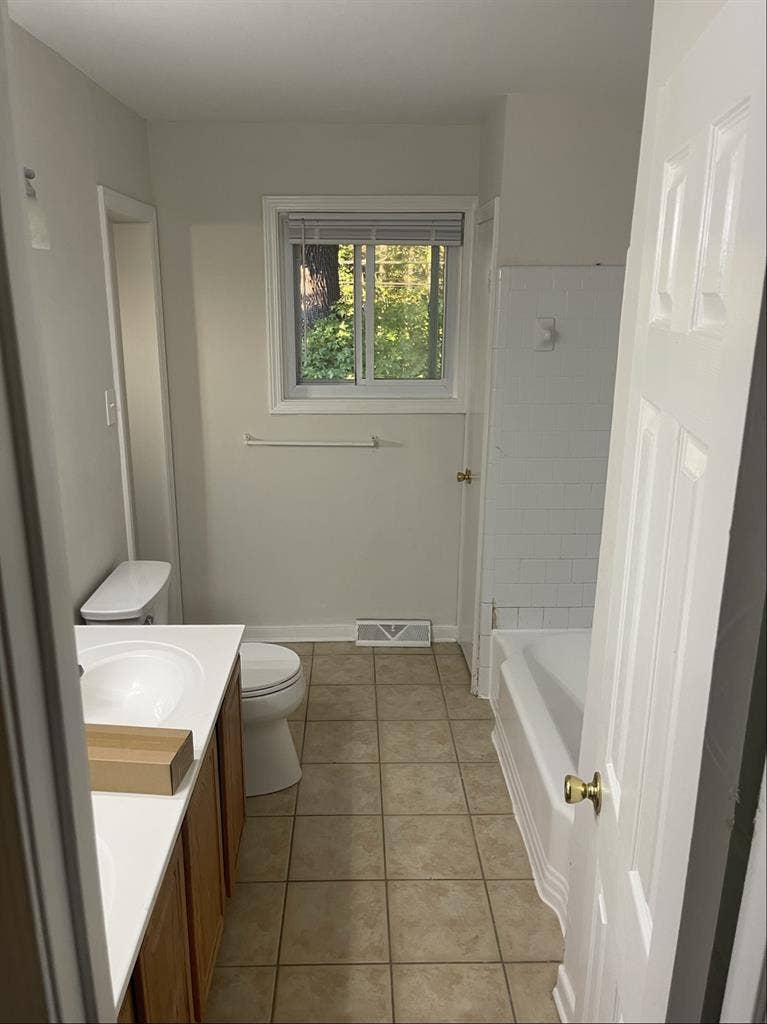 Big Room/Closets, large shared bath