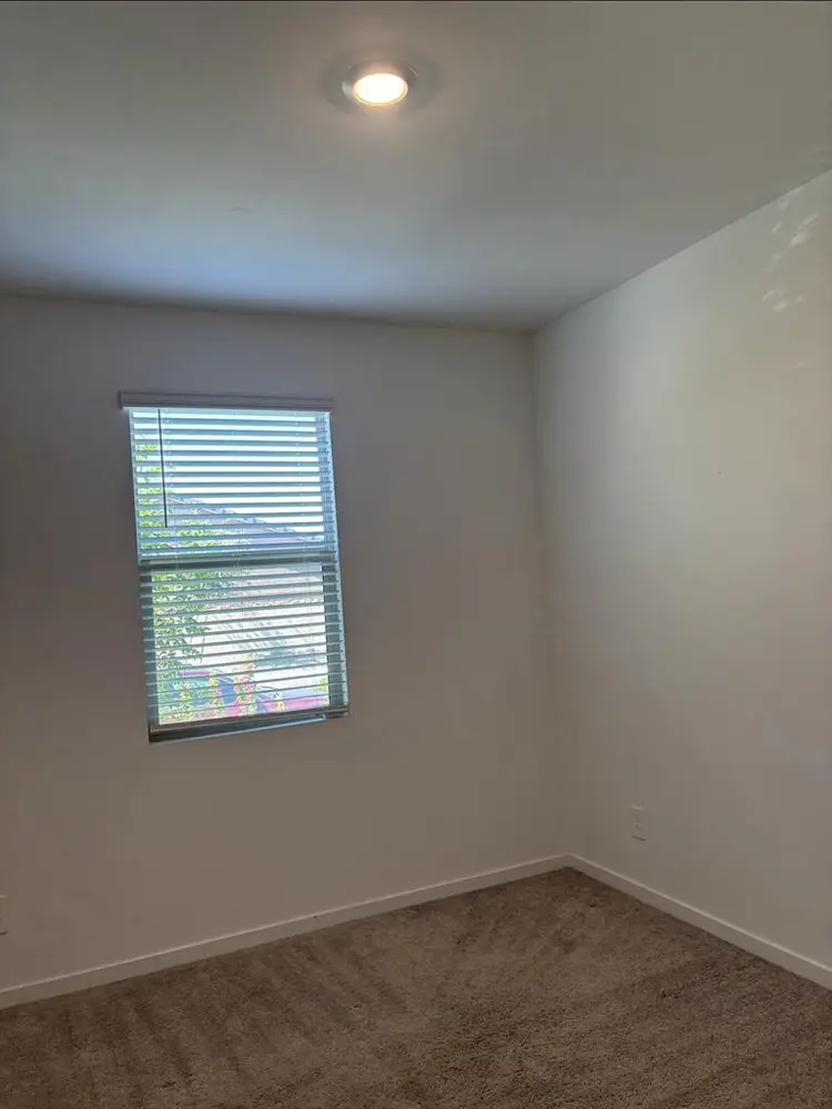 Room with Shared Bathroomm