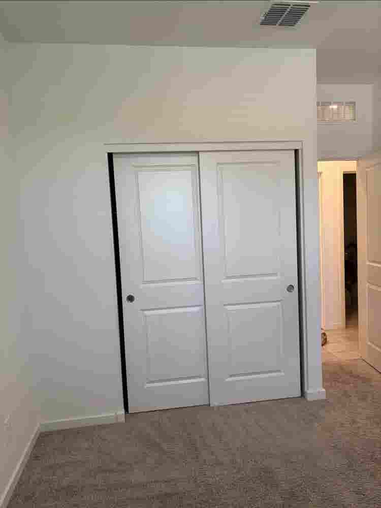 Room with Shared Bathroomm