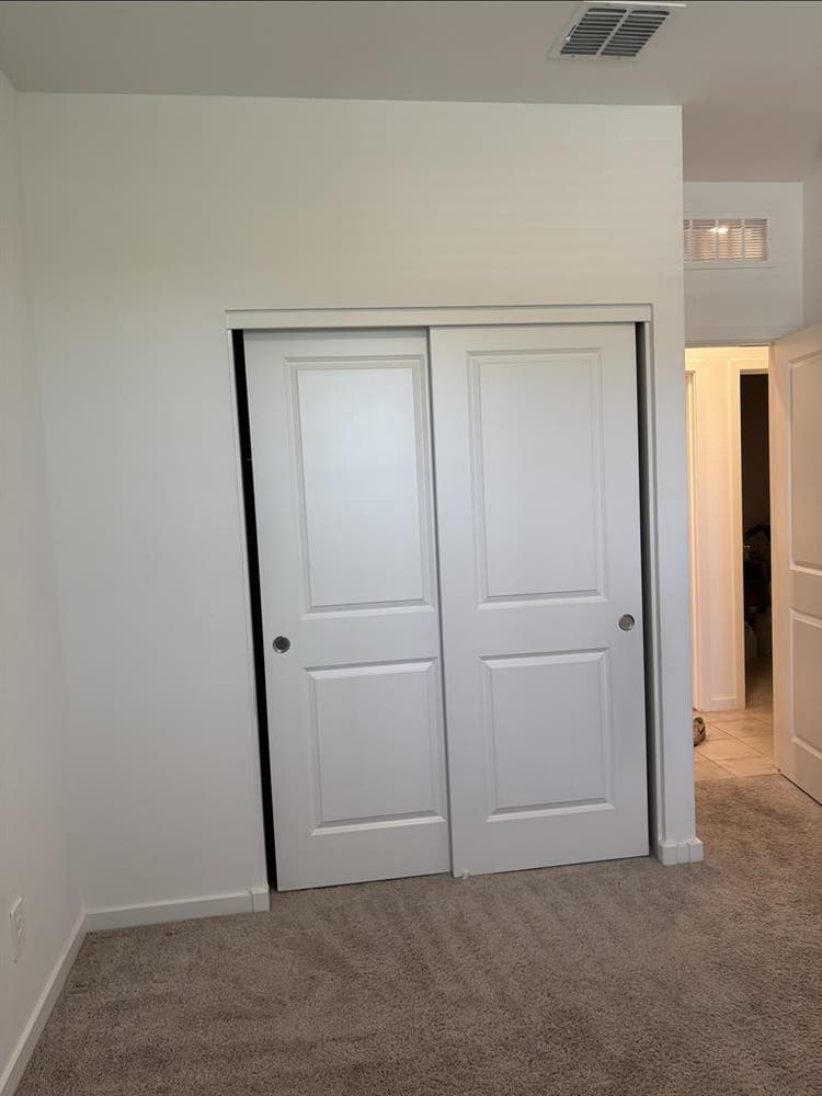 Room with Shared Bathroomm