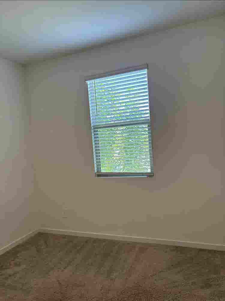Room with Shared Bathroomm
