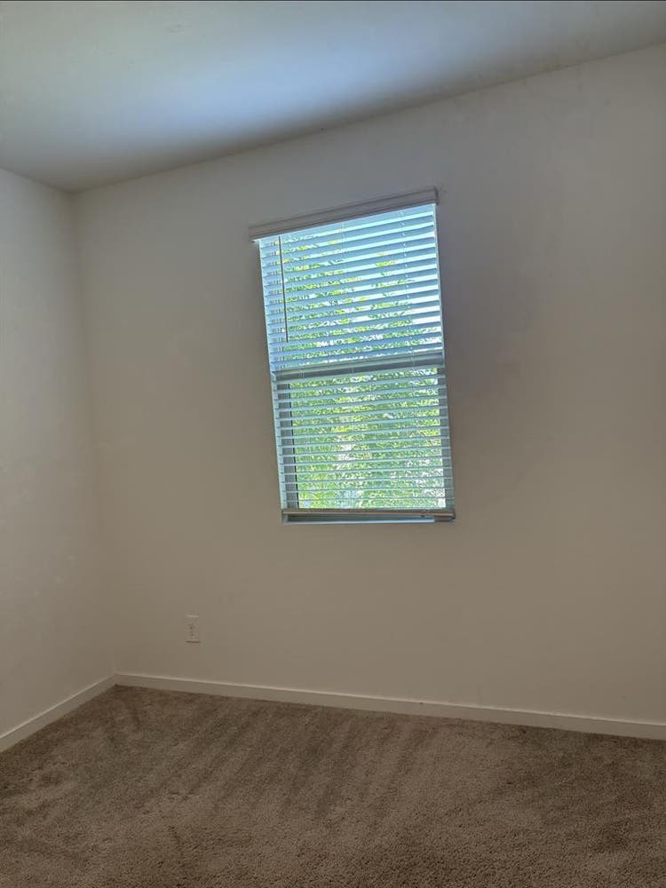 Room with Shared Bathroomm
