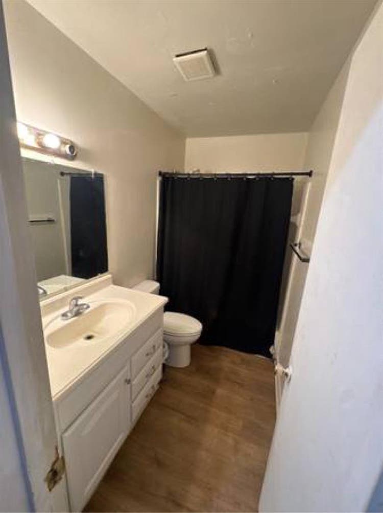 Room for rent $ a weekk
