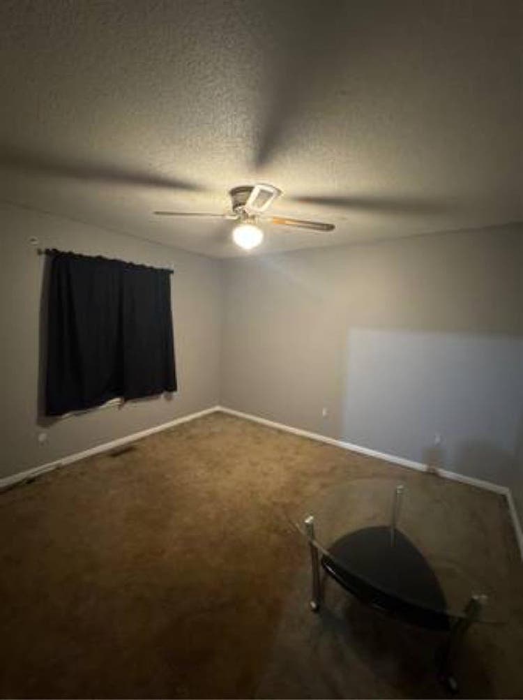 Room for rent $ a weekk