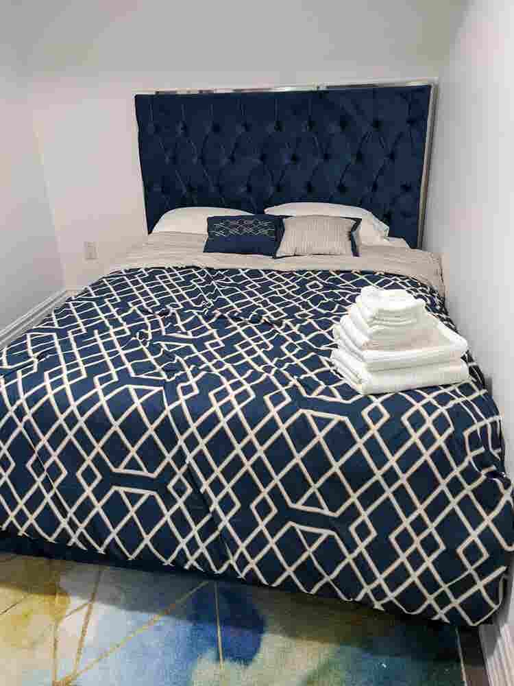 All-Inclusive Furnished Room $900 