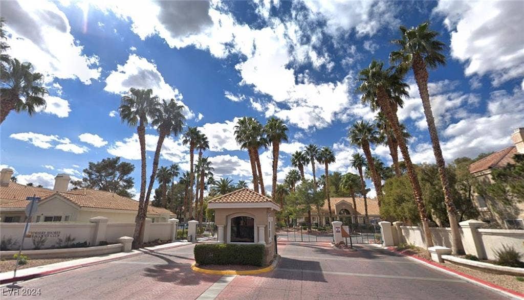 All-Inclusive – Private Bed/Bath