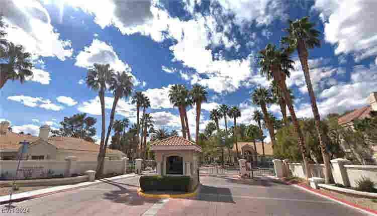 All-Inclusive – Private Bed/Bath