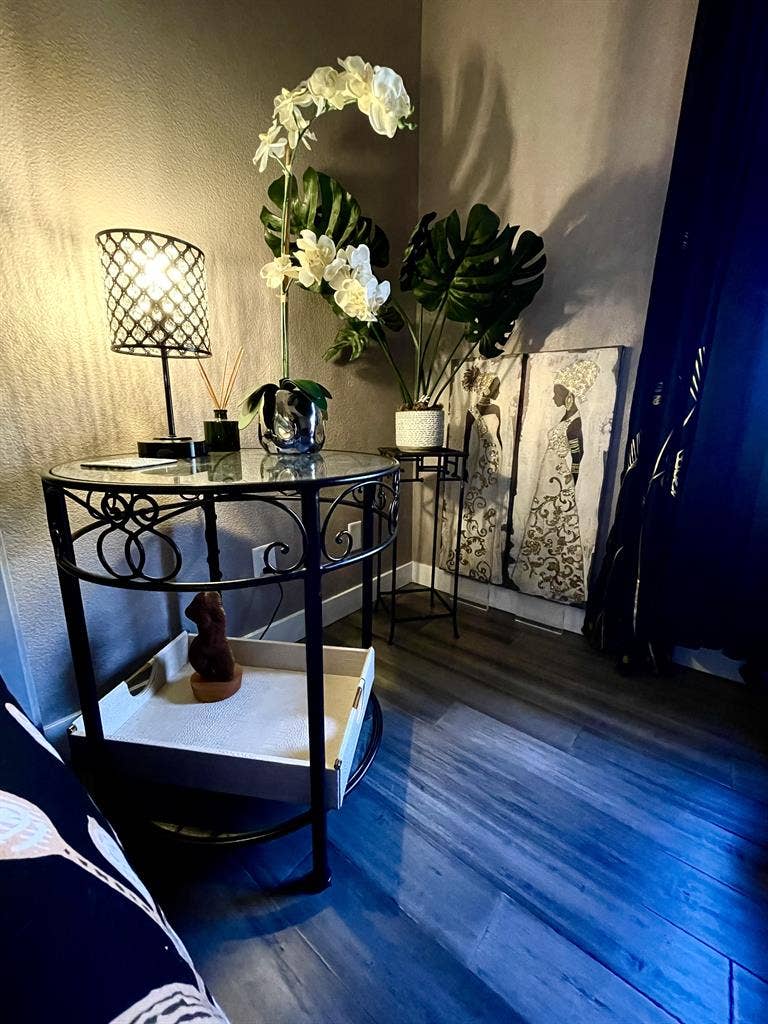 All-Inclusive – Private Bed/Bath