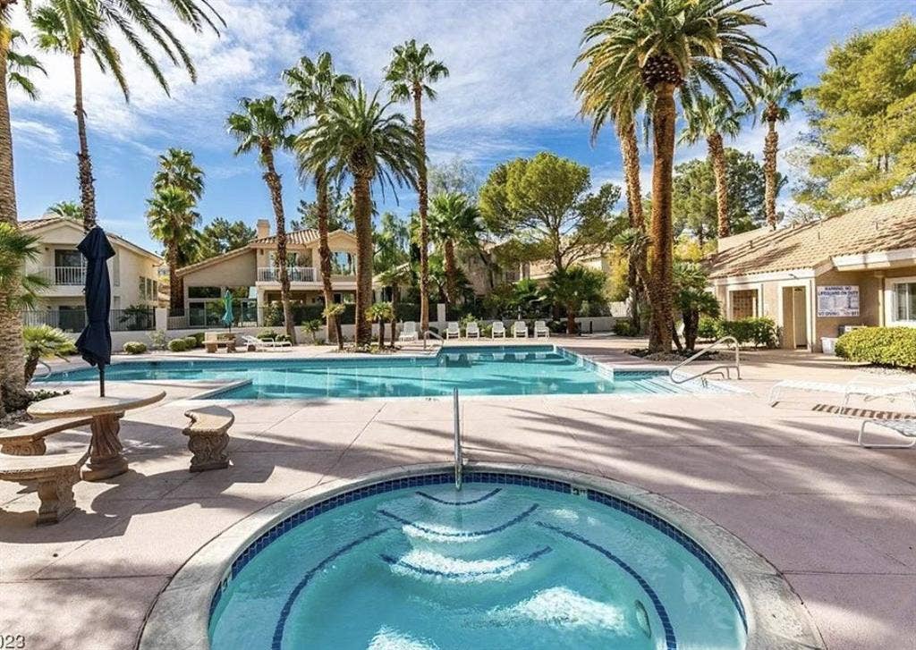 All-Inclusive – Private Bed/Bath