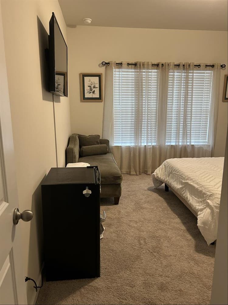 Fully furnished room for rent