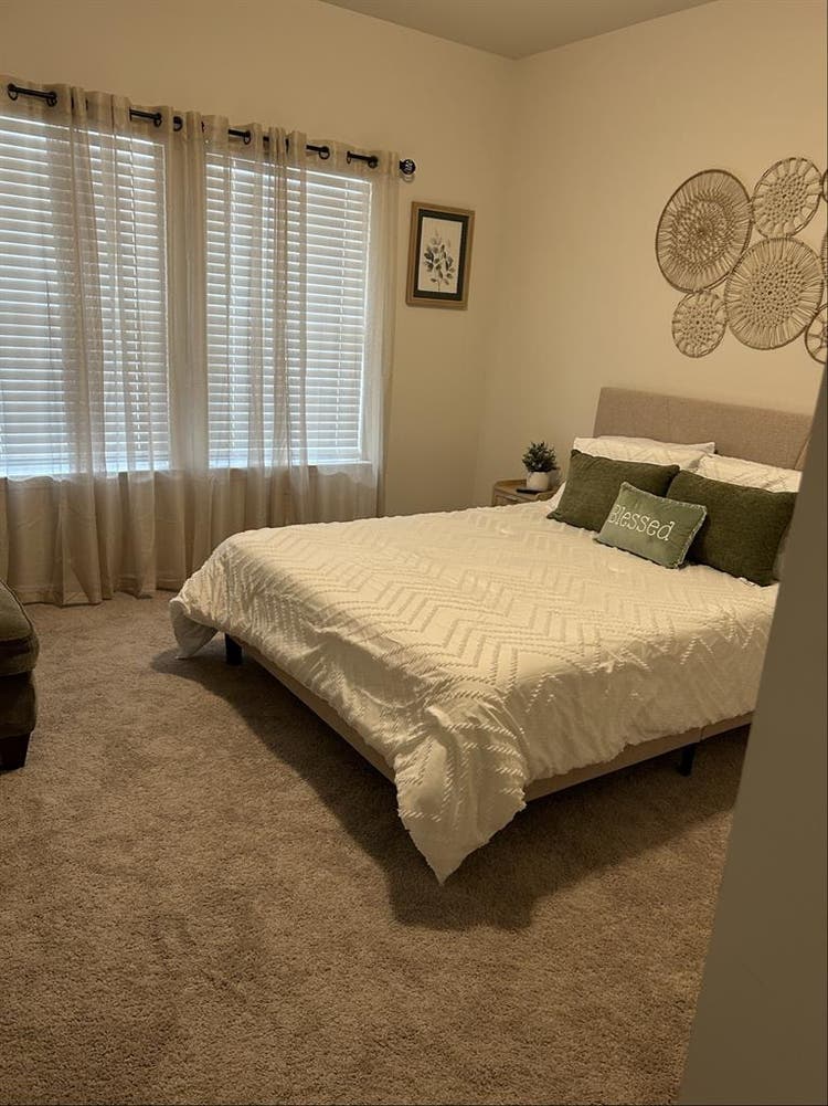 Fully furnished room for rent