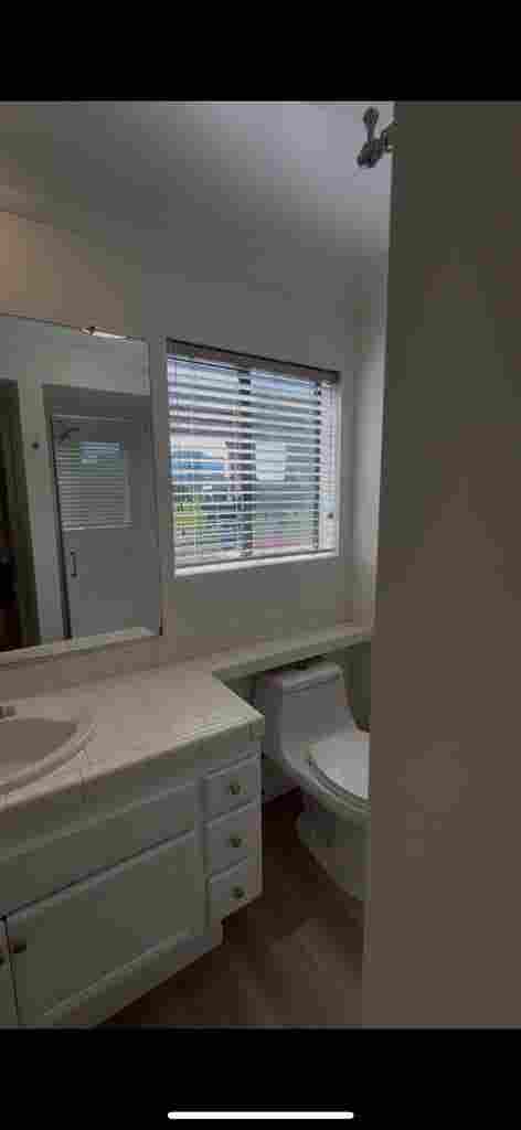 Private room and bath in River Run