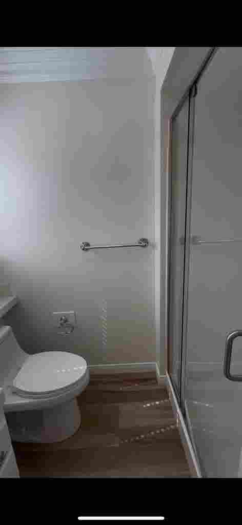 Private room and bath in River Run